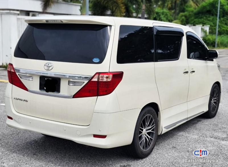 Toyota Alphard 2.4-LITER LUXURY FAMILY MPV Automatic 2013