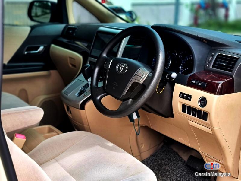 Toyota Alphard 2.4-LITER LUXURY FAMILY MPV Automatic 2013 in Malaysia