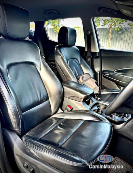 Hyundai Santa Fe 2.4-L BIG CAR FOR FAMILY SUV FULL SPEC Automatic 2017 in Malaysia - image