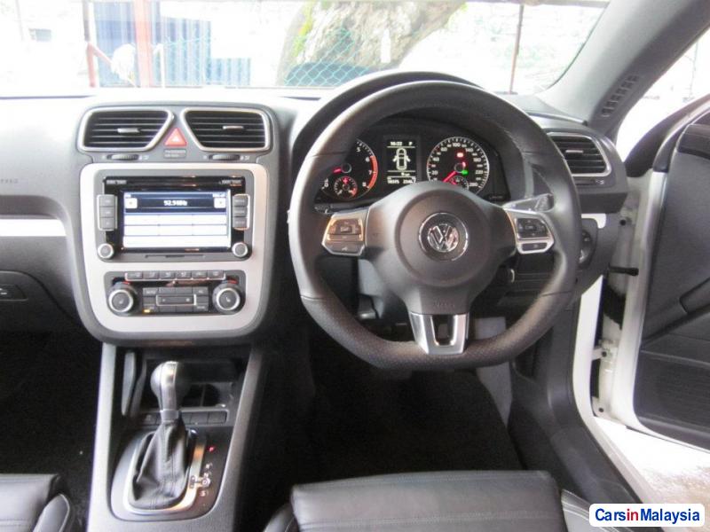 Volkswagen Scirocco Automatic 2011 - image 2