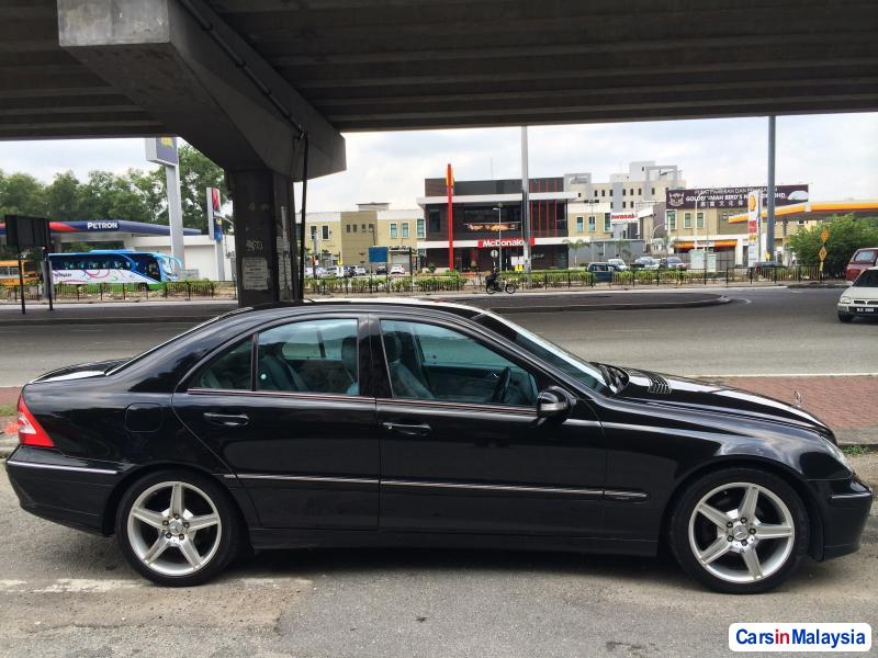 Mercedes Benz C-Class Automatic 2005 - image 3
