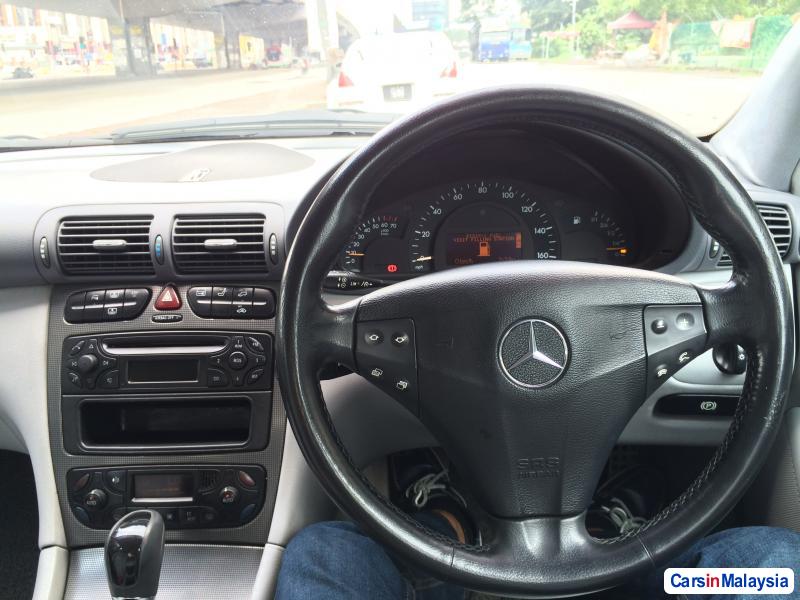 Mercedes Benz C-Class Automatic 2005 - image 5