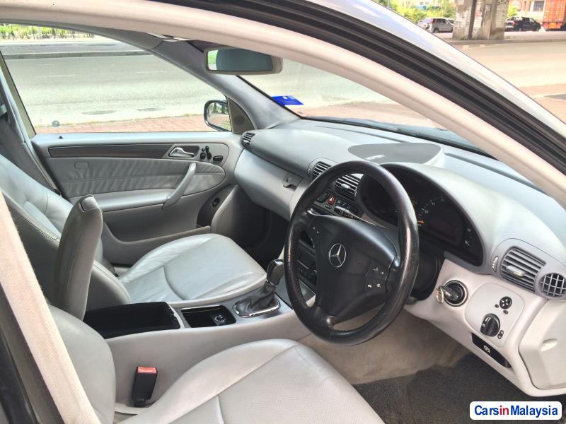 Mercedes Benz C-Class Automatic 2005 - image 7