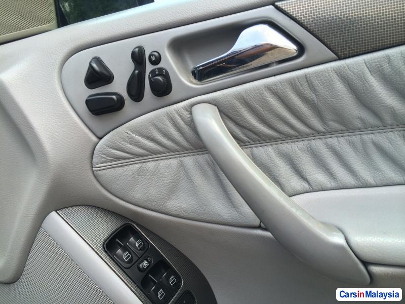 Mercedes Benz C-Class Automatic 2005 - image 8