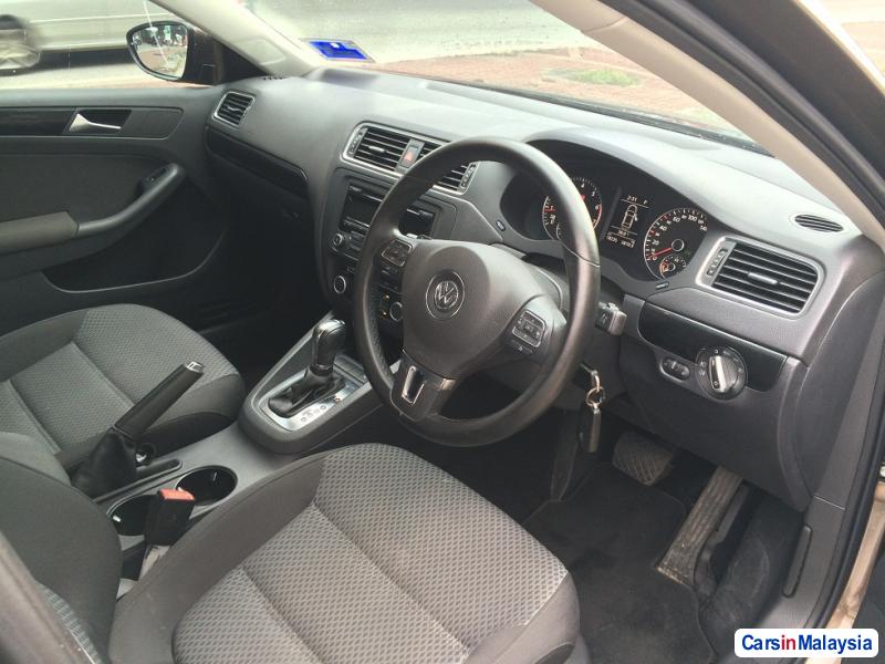 Volkswagen Jetta Automatic 2012 - image 9