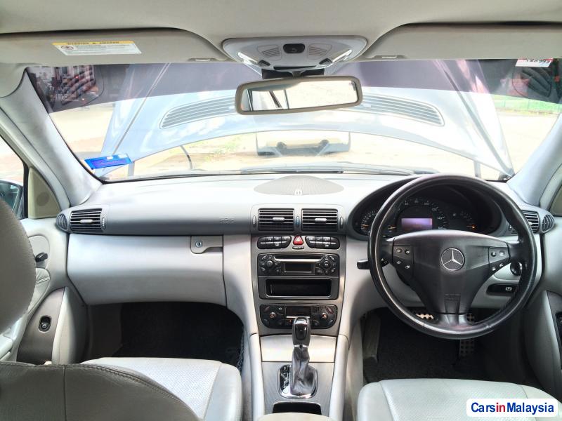 Mercedes Benz C-Class Automatic 2005 - image 9