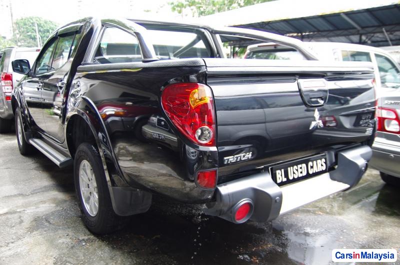 Picture of Mitsubishi Triton Automatic 2011