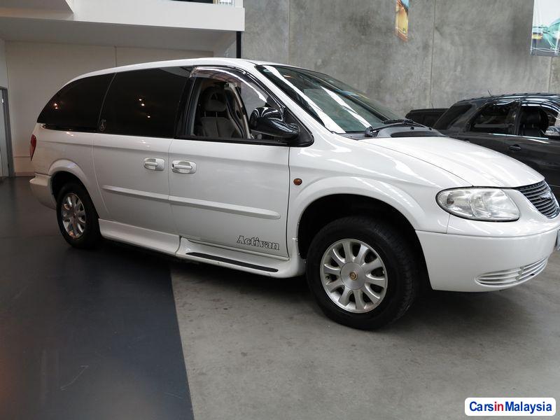 Pictures of Chrysler Voyager Automatic 2003