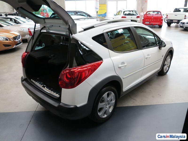 Pictures of Peugeot 207 Automatic 2011