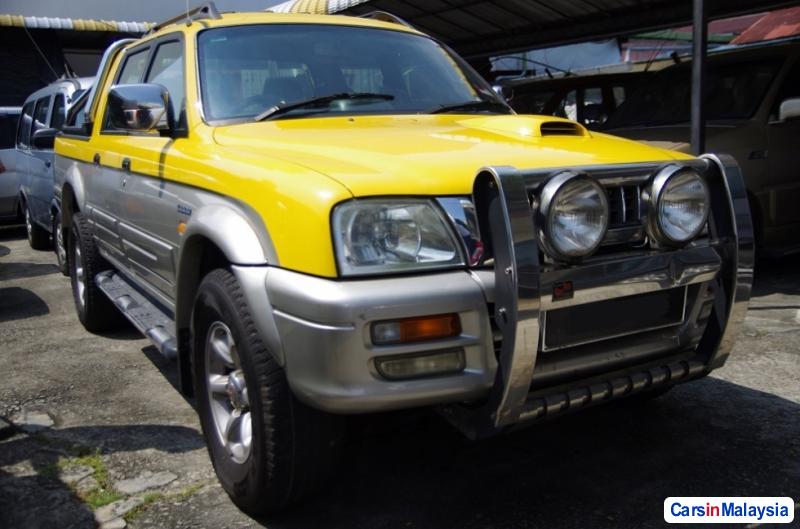 Mitsubishi Storm Automatic 2003