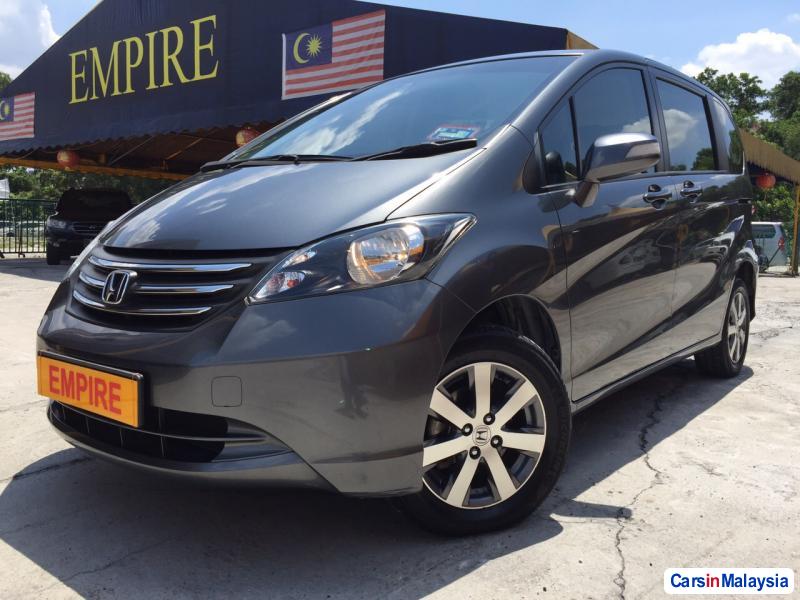 Honda Freed Automatic 2010 - image 2