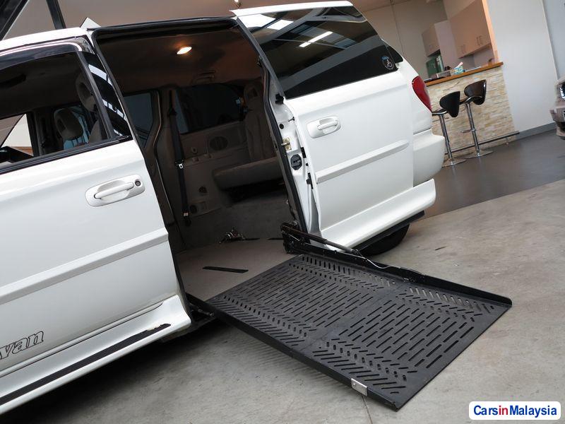 Chrysler Voyager Automatic 2003 - image 2