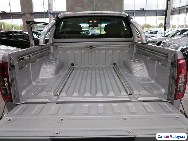 Nissan Navara Automatic 2012 - image 2