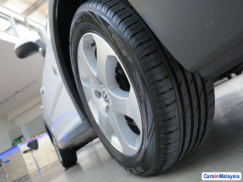 Peugeot 207 Automatic 2011 - image 2