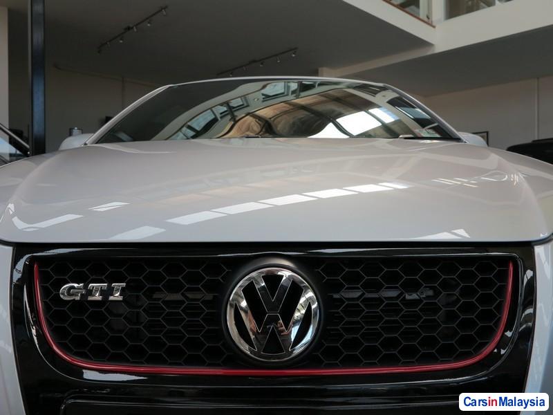 Volkswagen Polo Manual 2009 - image 2