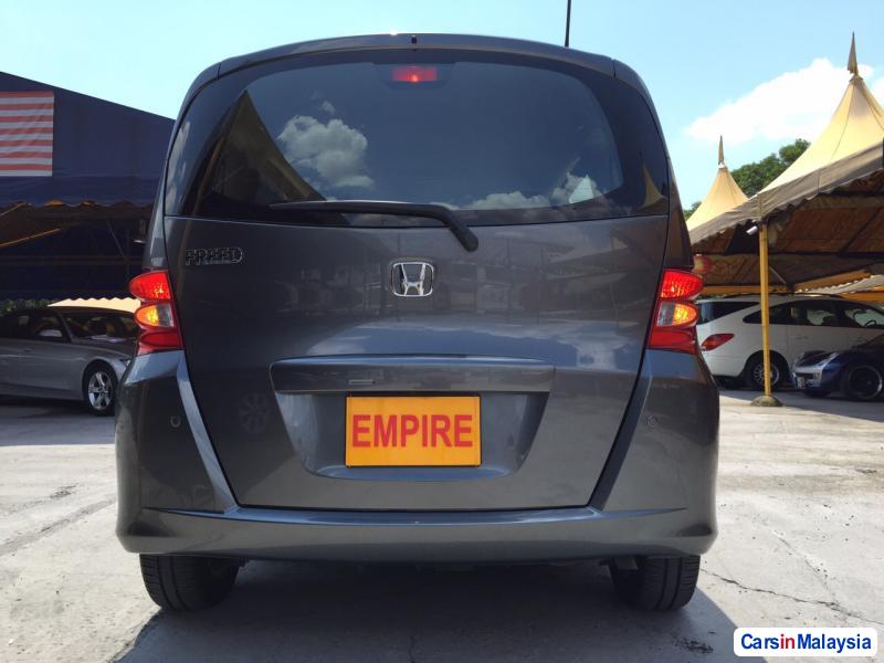 Honda Freed Automatic 2010 - image 3