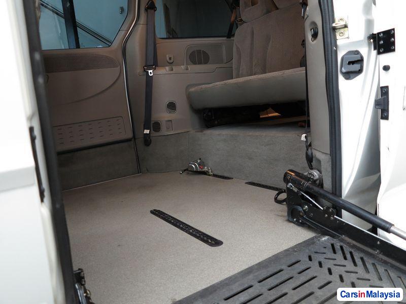 Chrysler Voyager Automatic 2003 - image 3