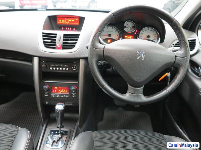Peugeot 207 Automatic 2011 - image 3