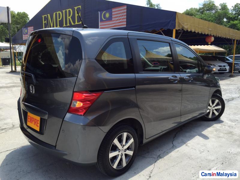Honda Freed Automatic 2010 - image 4