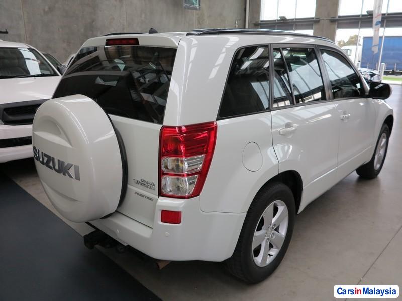 Suzuki Grand Vitara Automatic 2010 - image 4