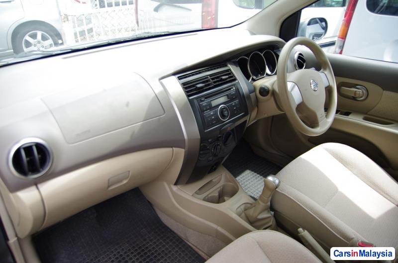 Nissan Grand Livina Manual 2010 - image 5