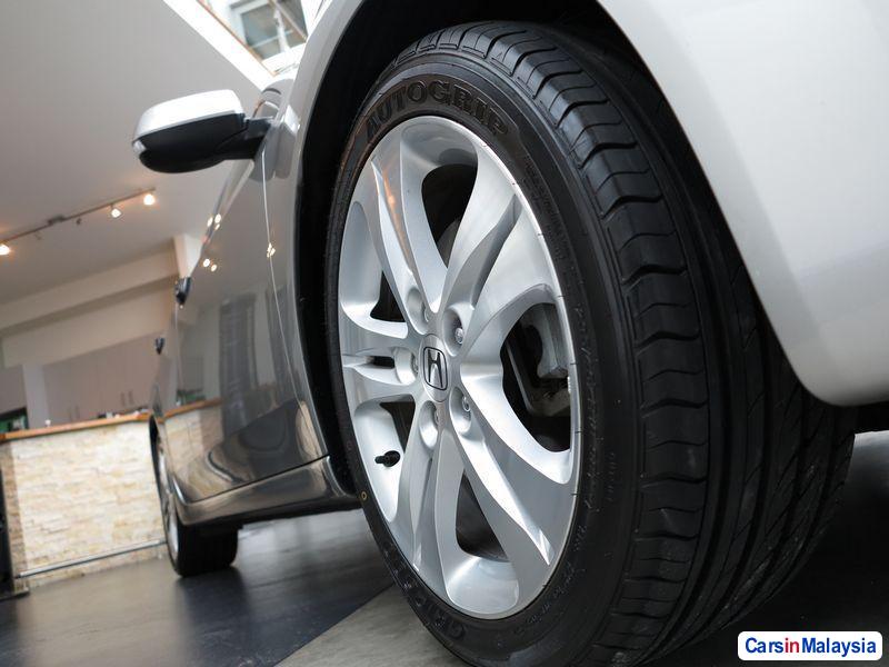 Honda Accord Automatic 2010 - image 5