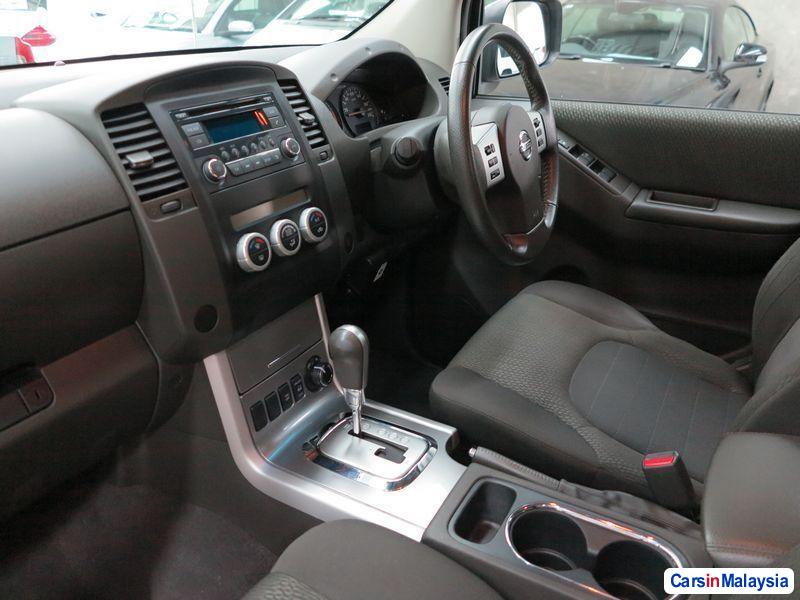 Nissan Navara Automatic 2012 - image 5