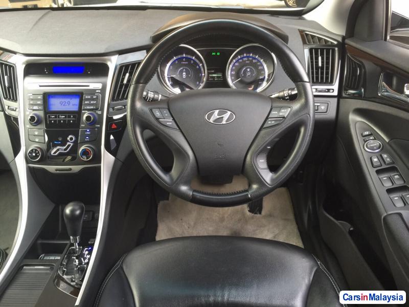 Hyundai Sonata Automatic 2012 - image 5