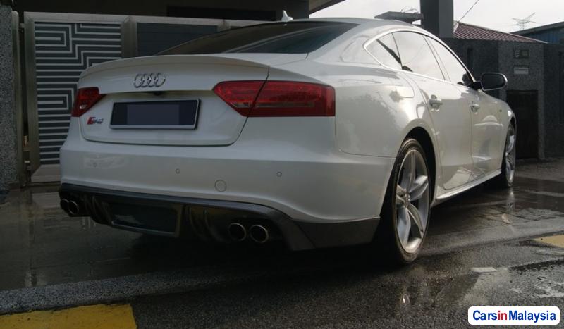 Audi S5 Automatic 2010 - image 2
