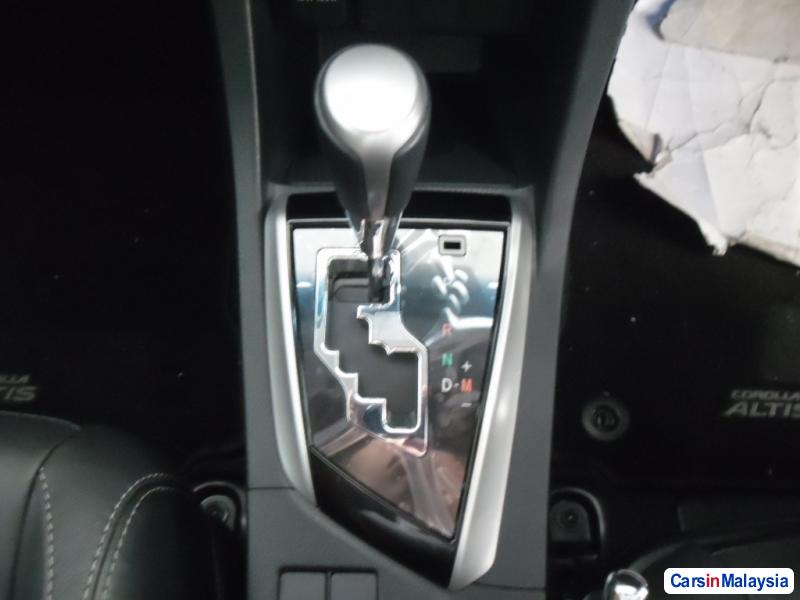 Toyota Altis Automatic - image 10