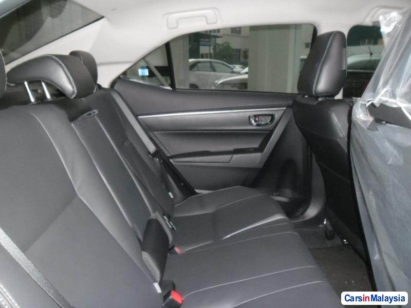 Toyota Altis Automatic - image 11