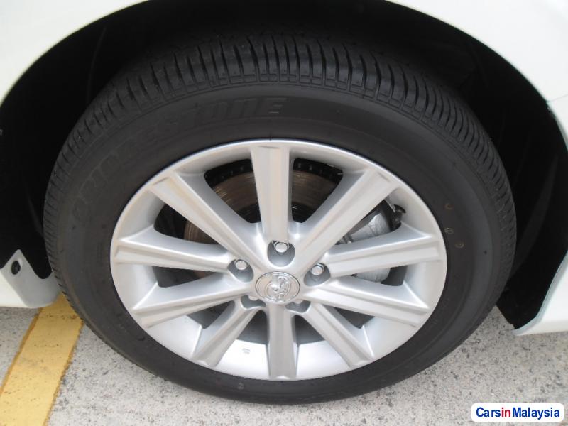 Toyota Camry Automatic - image 11