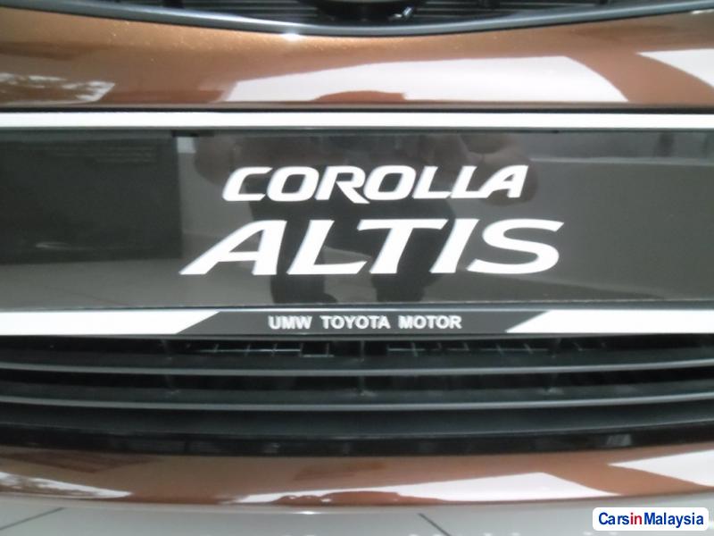 Toyota Altis Automatic - image 12