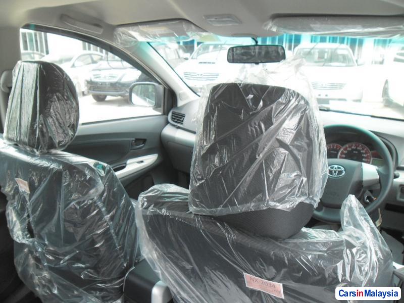 Toyota Avanza Automatic - image 12