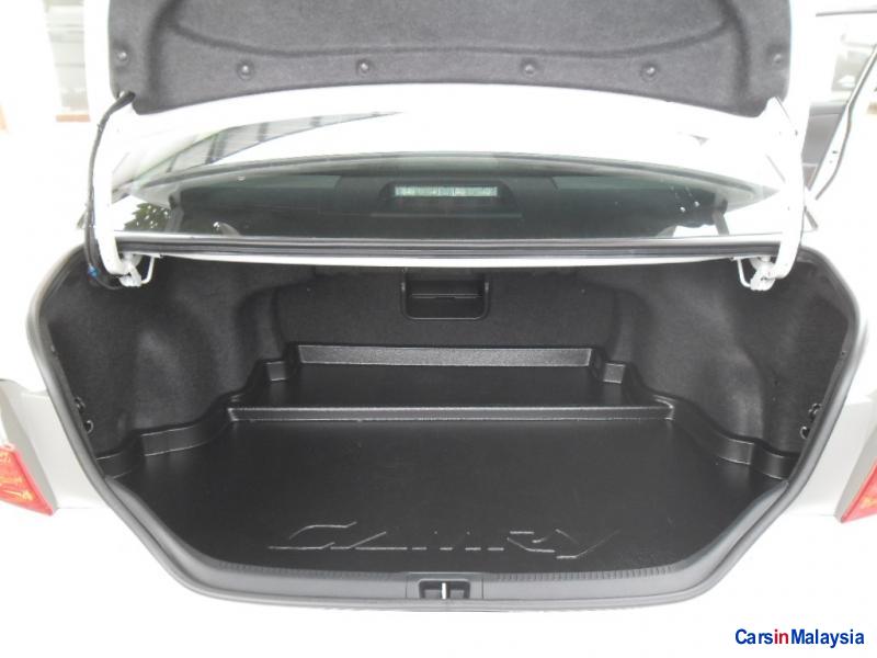 Toyota Camry Automatic - image 12