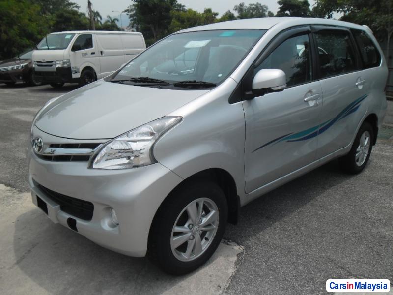Toyota Avanza Automatic - image 2