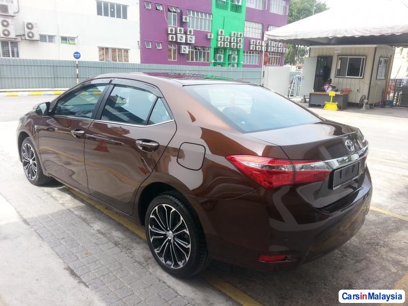 Toyota Altis Automatic - image 3