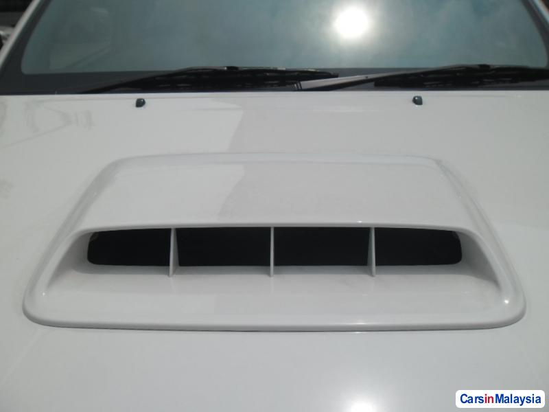 Toyota Hilux Automatic - image 4