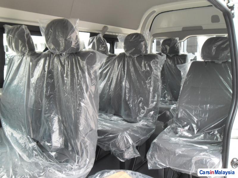 Toyota Hiace Manual - image 4