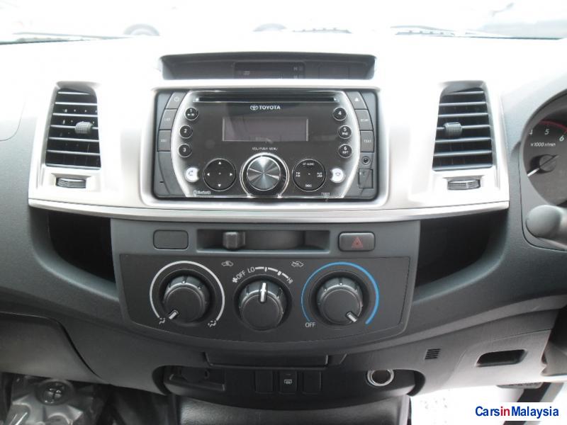 Toyota Hilux Automatic - image 5