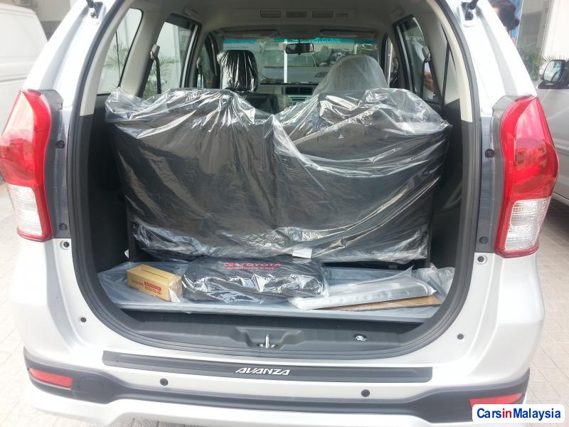 Toyota Avanza Automatic - image 5