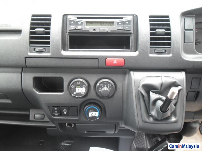Toyota Hiace Manual - image 6