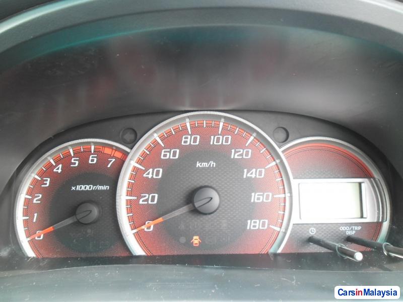 Toyota Avanza Automatic - image 7