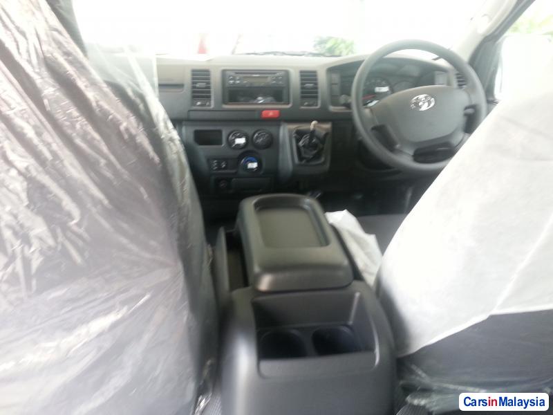 Toyota Hiace Manual - image 8