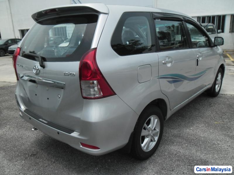 Toyota Avanza Automatic - image 9