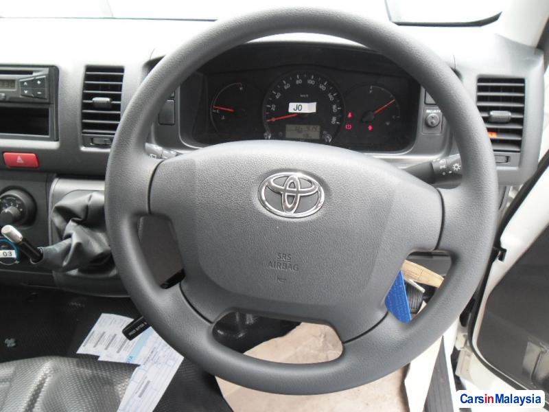 Toyota Hiace Manual - image 9