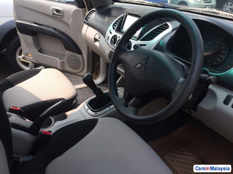 Mitsubishi Triton - image 2