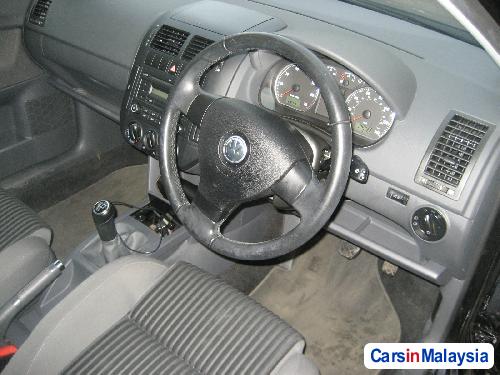 Volkswagen Polo Manual 2008 - image 2