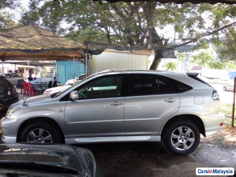 Pictures of Toyota Harrier Automatic 2005