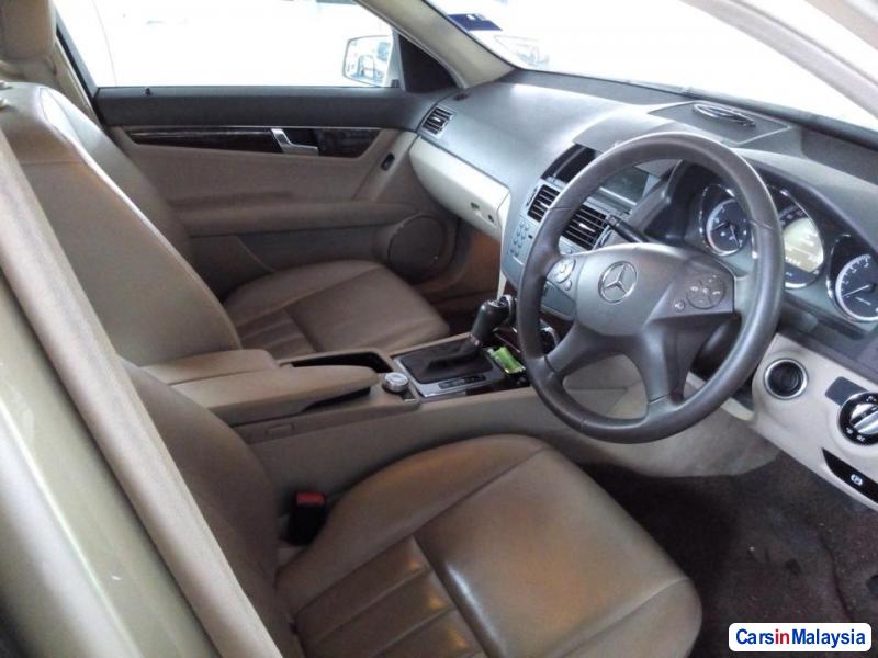 Mercedes Benz C-Class Automatic 2010 - image 2